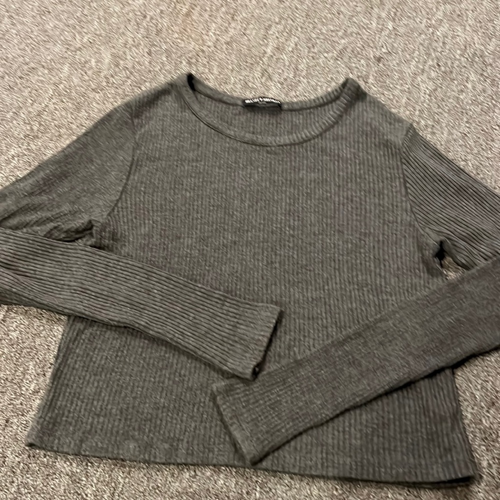 Brandy Melville long sleeve crop top